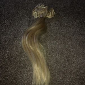 16” Clip in bleach blonde extensions